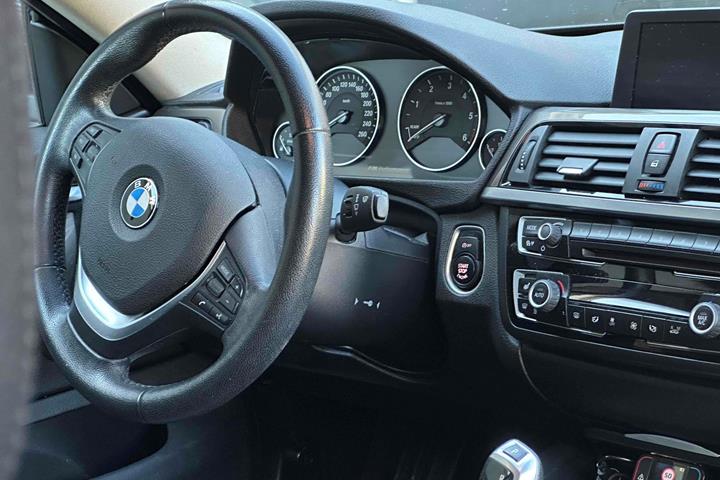 Sort BMW 4-serie fra 2015