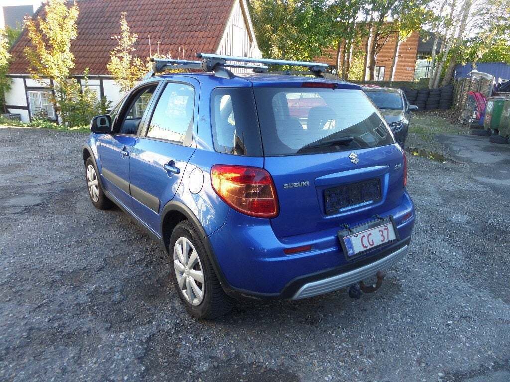 Blå Suzuki SX4 fra 2007
