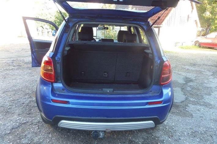 Blå Suzuki SX4 fra 2007