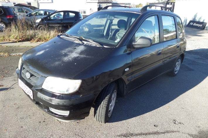 Sort Hyundai Matrix fra 2005 set udefra