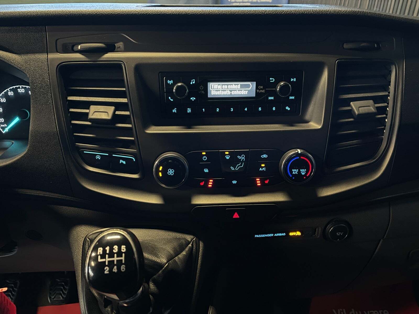 Hvid Ford Transit Custom 280L fra 2018 set indefra