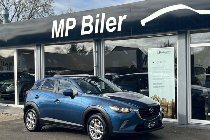 Blå Mazda CX-3 fra 2017 set udefra