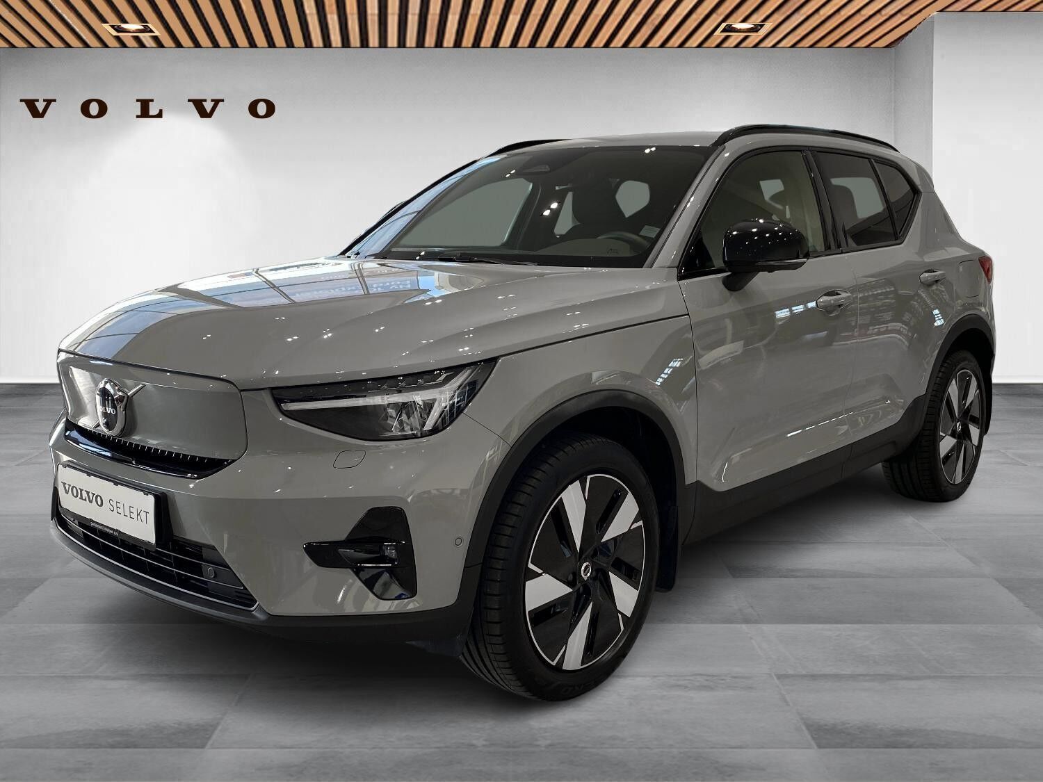 Volvo EX40 Single Motor Extended Range Plus 252HK 5d Aut.