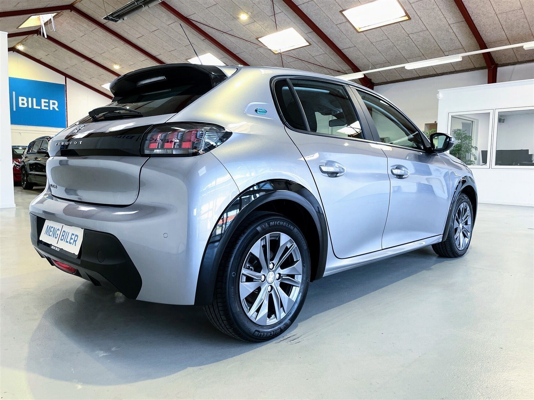 Peugeot e-208
