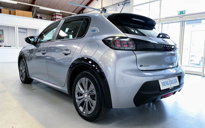 Peugeot e-208