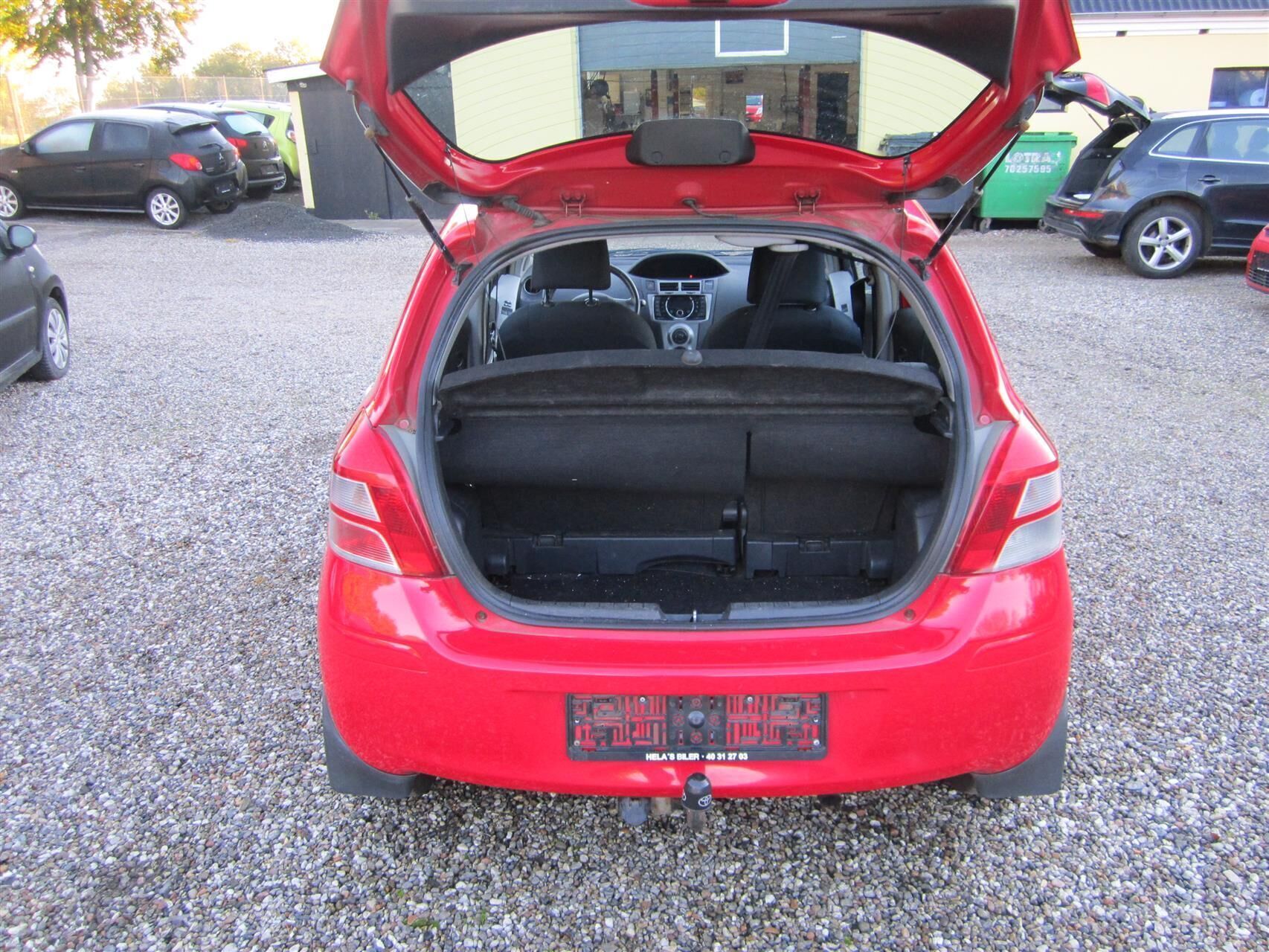 Rød Toyota Yaris fra 2010