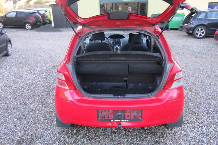 Rød Toyota Yaris fra 2010