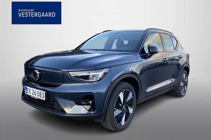 Blå Volvo EX40 fra 2026 set udefra