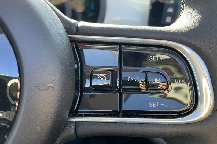 Hvid Fiat 500e fra 2024