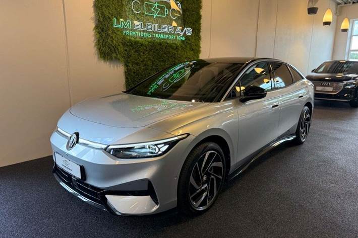 Sølv VW ID.7 fra 2024 set udefra