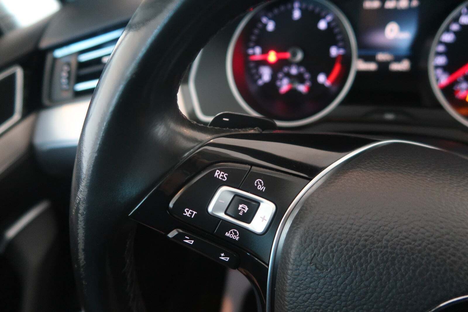 Hvid VW Passat fra 2016