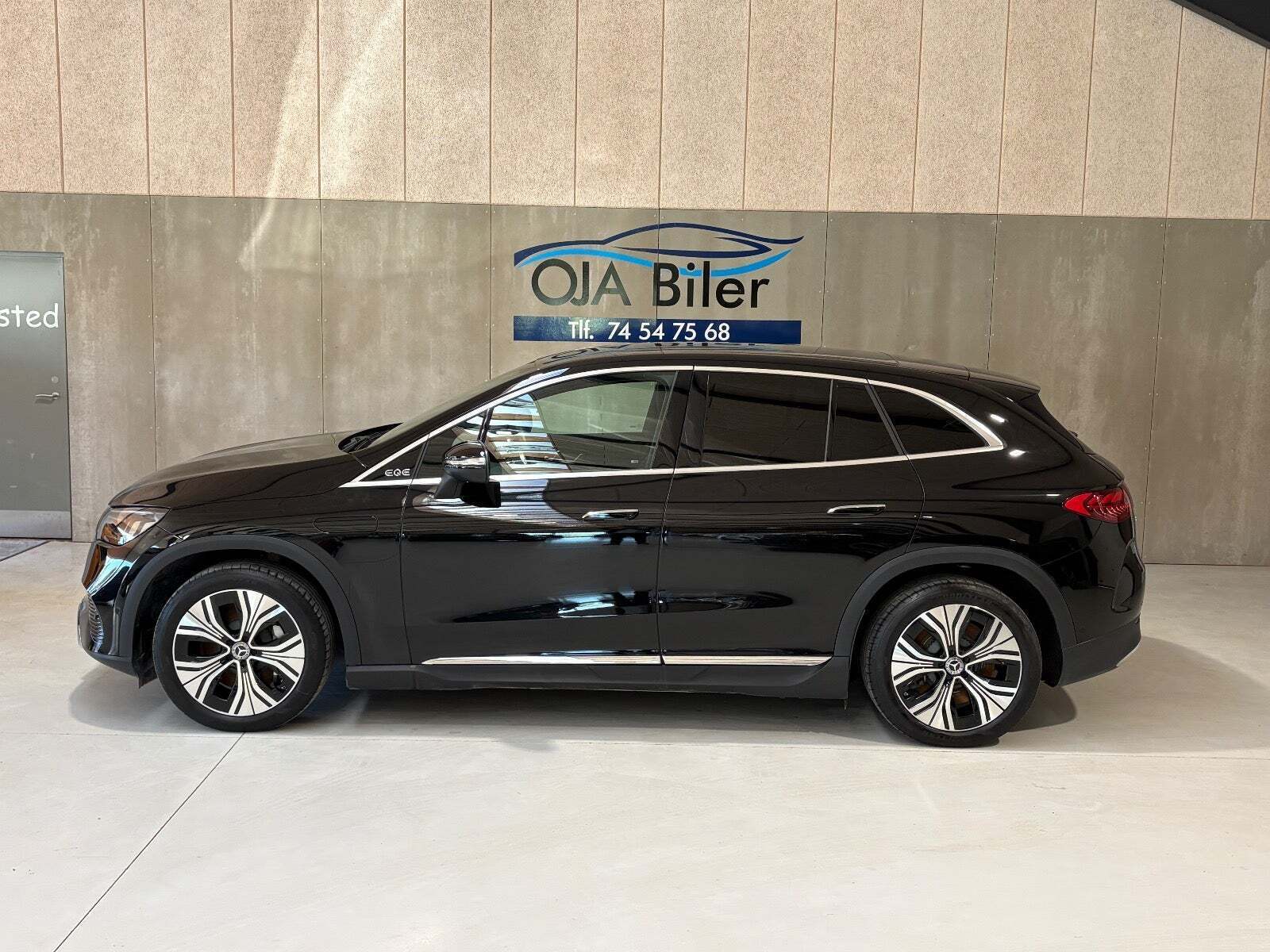 Mercedes EQE300 SUV Electric Art