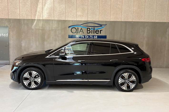 Sort Mercedes EQE300 SUV fra 2024