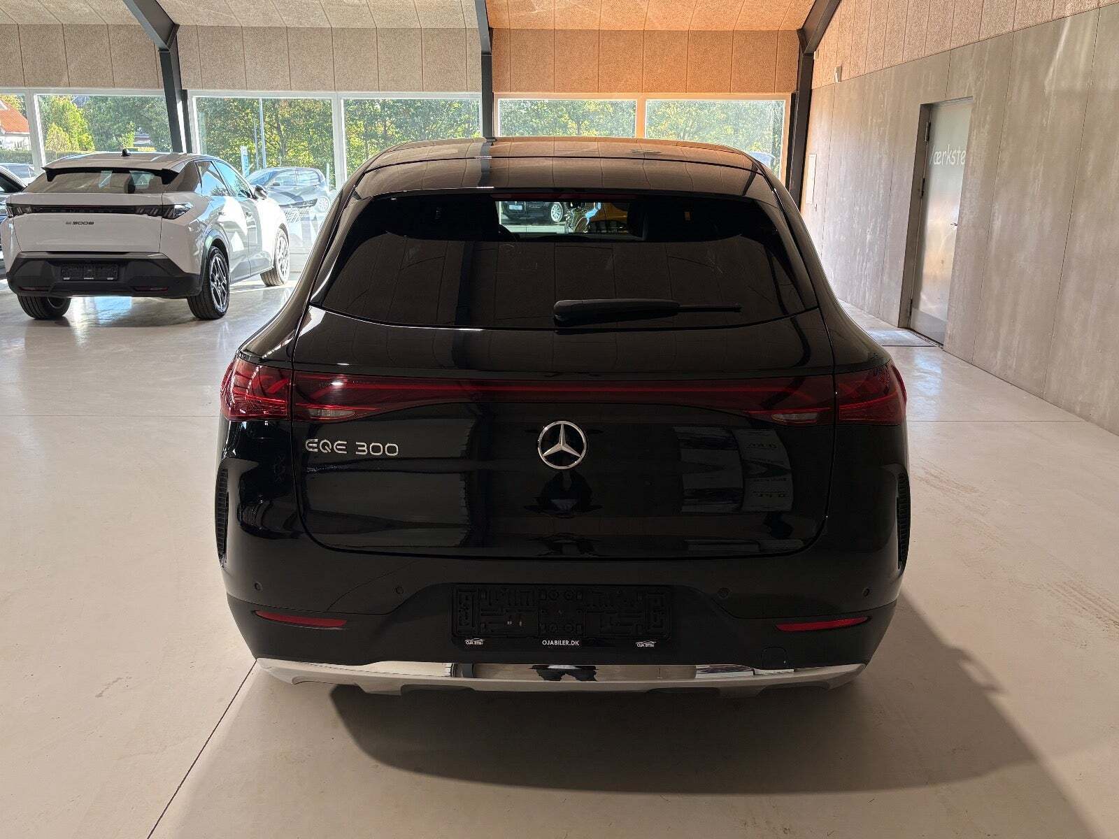 Mercedes EQE300 SUV Electric Art