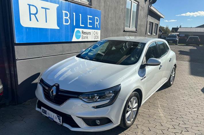 Hvid Renault Megane IV fra 2016 set udefra