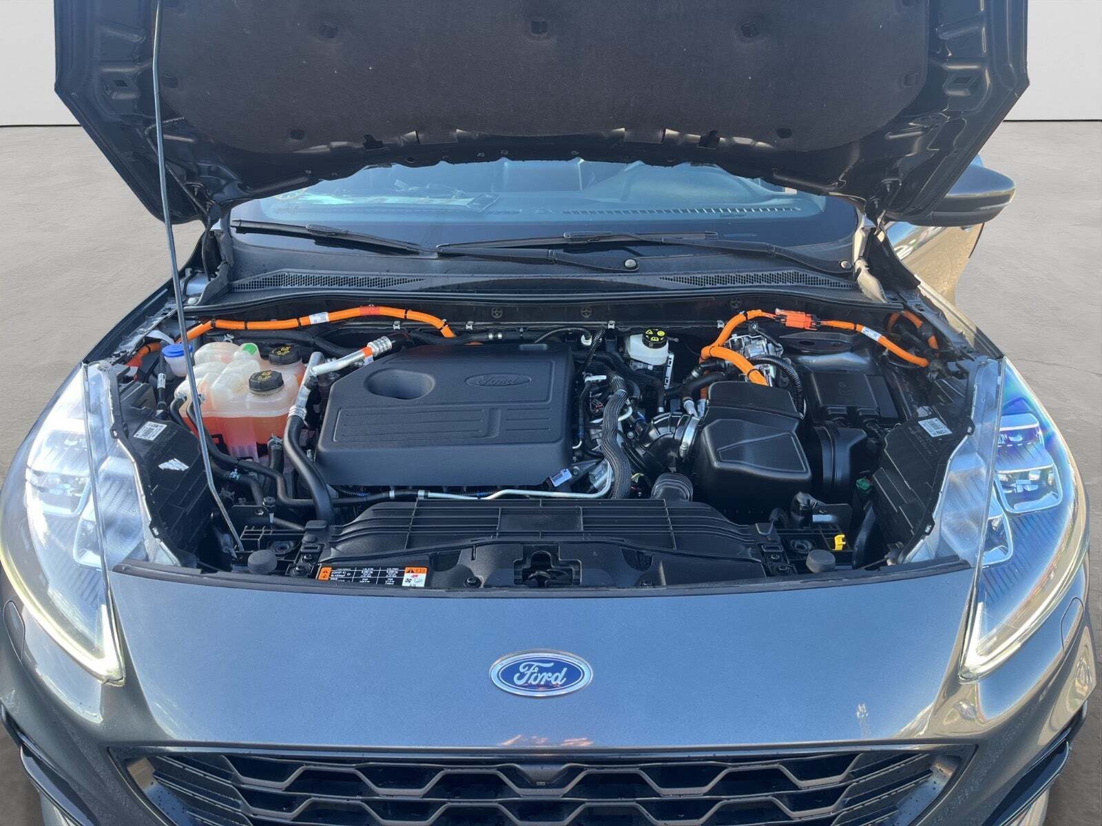 Grå Ford Kuga fra 2020