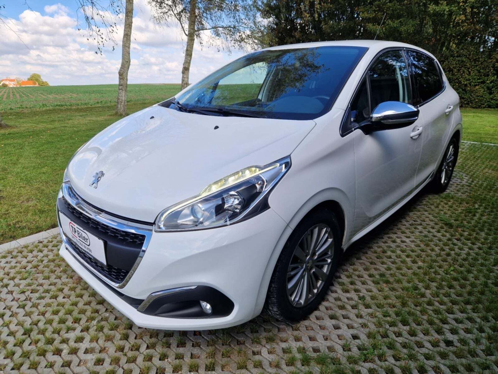 undefined Peugeot 208 fra 2016 set udefra