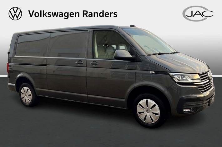 Grå VW Transporter fra 2022