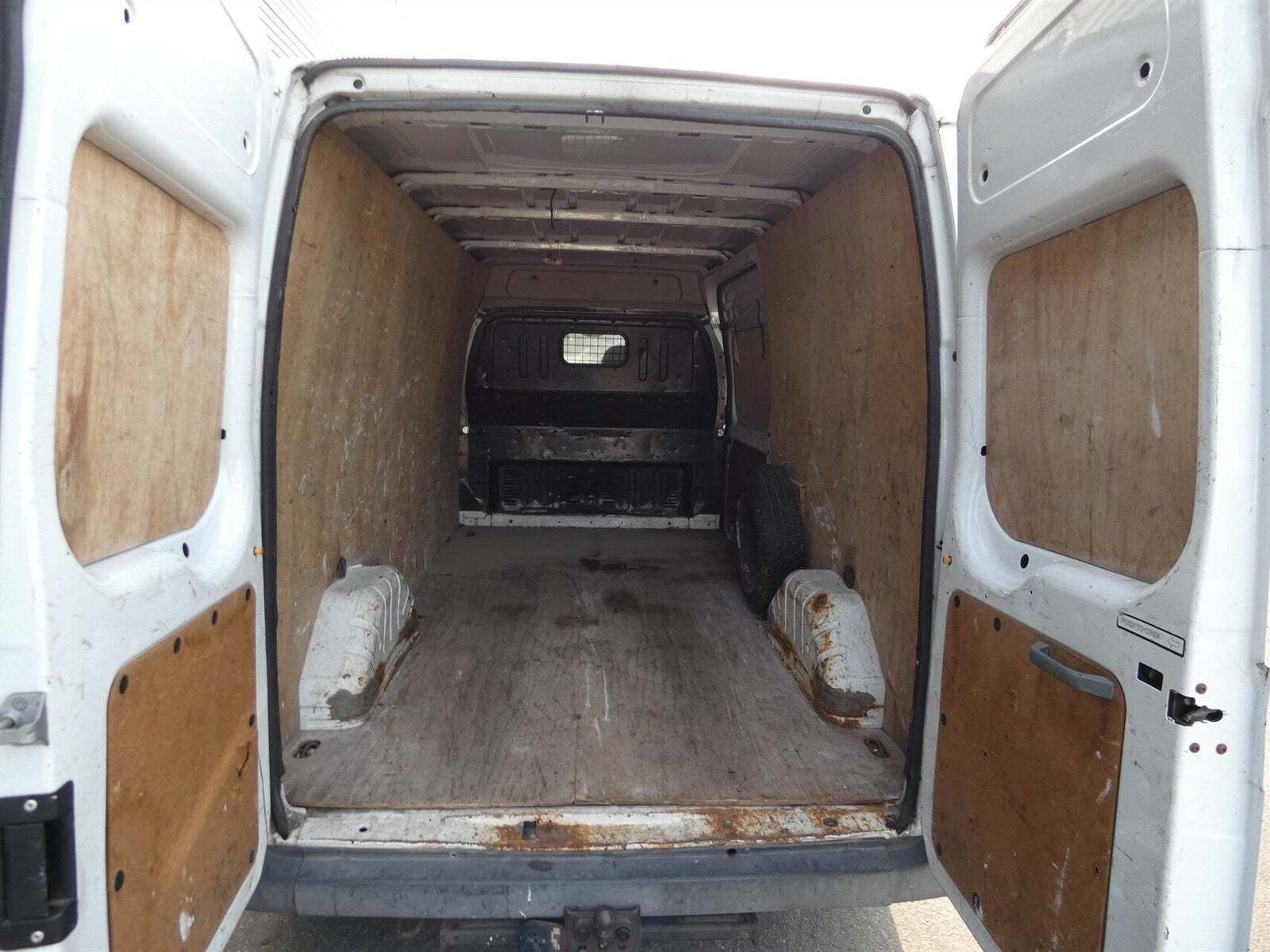 Hvid Ford Transit 300L Van fra 2010 set udefra