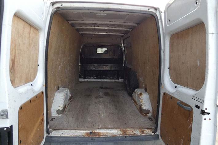 Hvid Ford Transit 300L Van fra 2010 set udefra