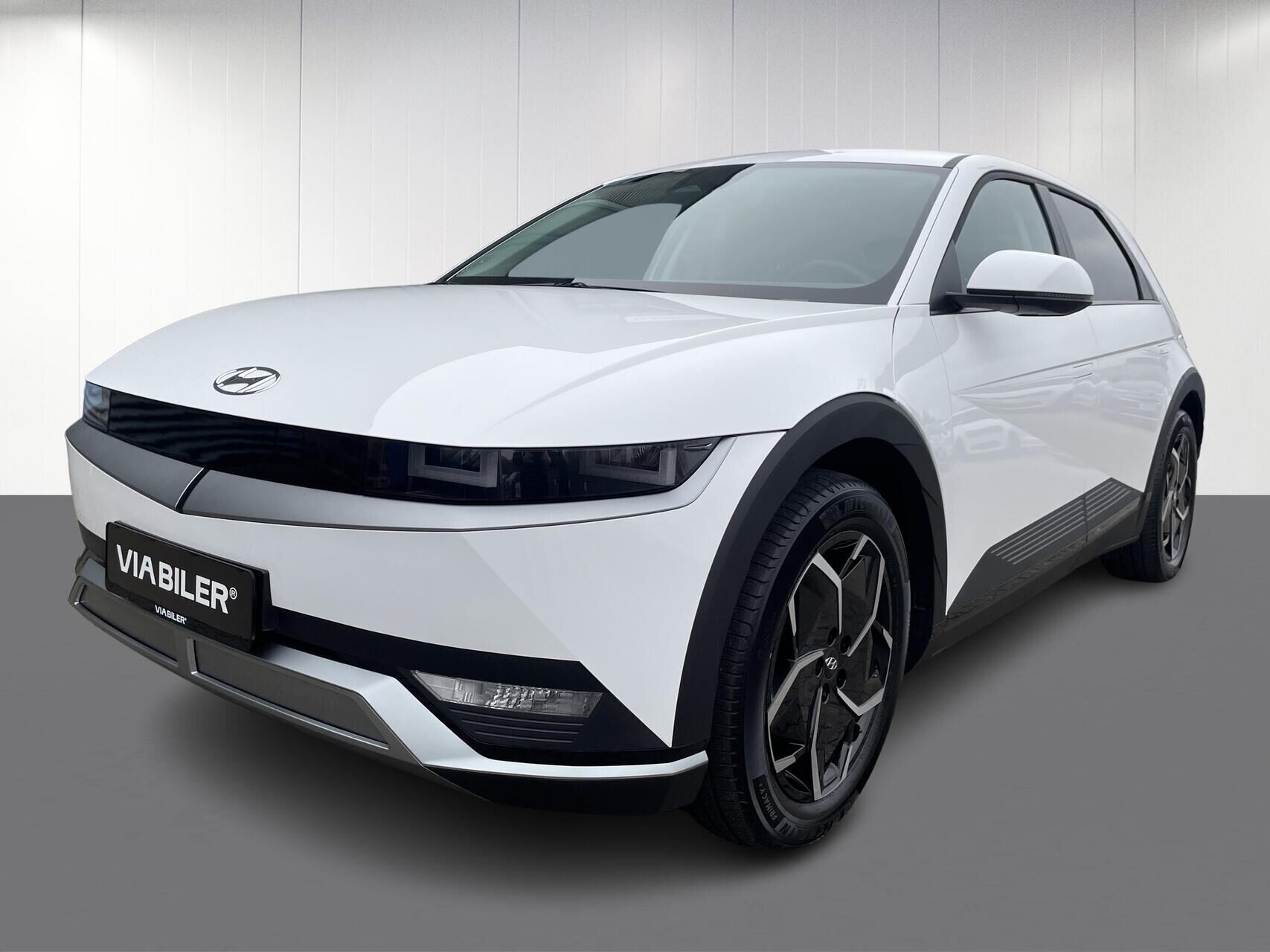 Hvid Hyundai Ioniq 5 fra 2024 set udefra
