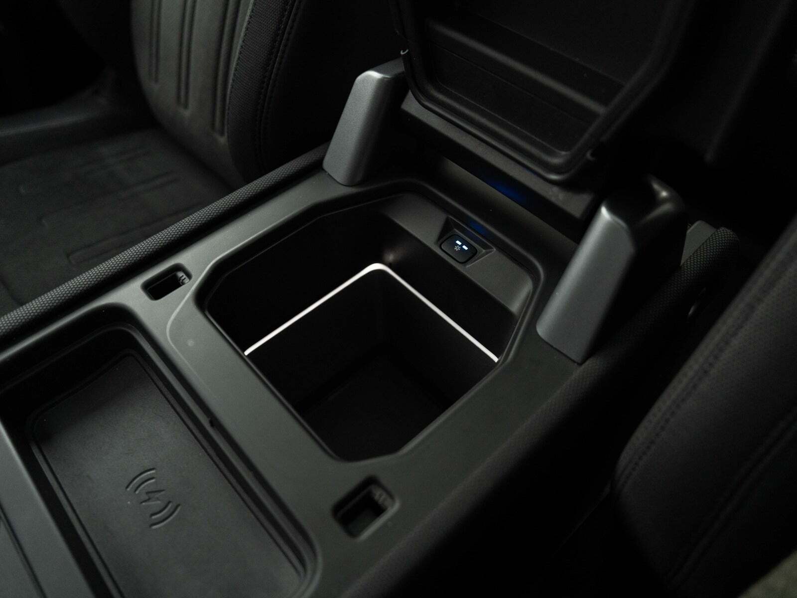 Sort Land Rover Defender 90 fra 2021