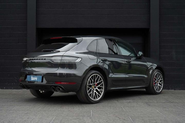 Grå Porsche Macan GTS fra 2020