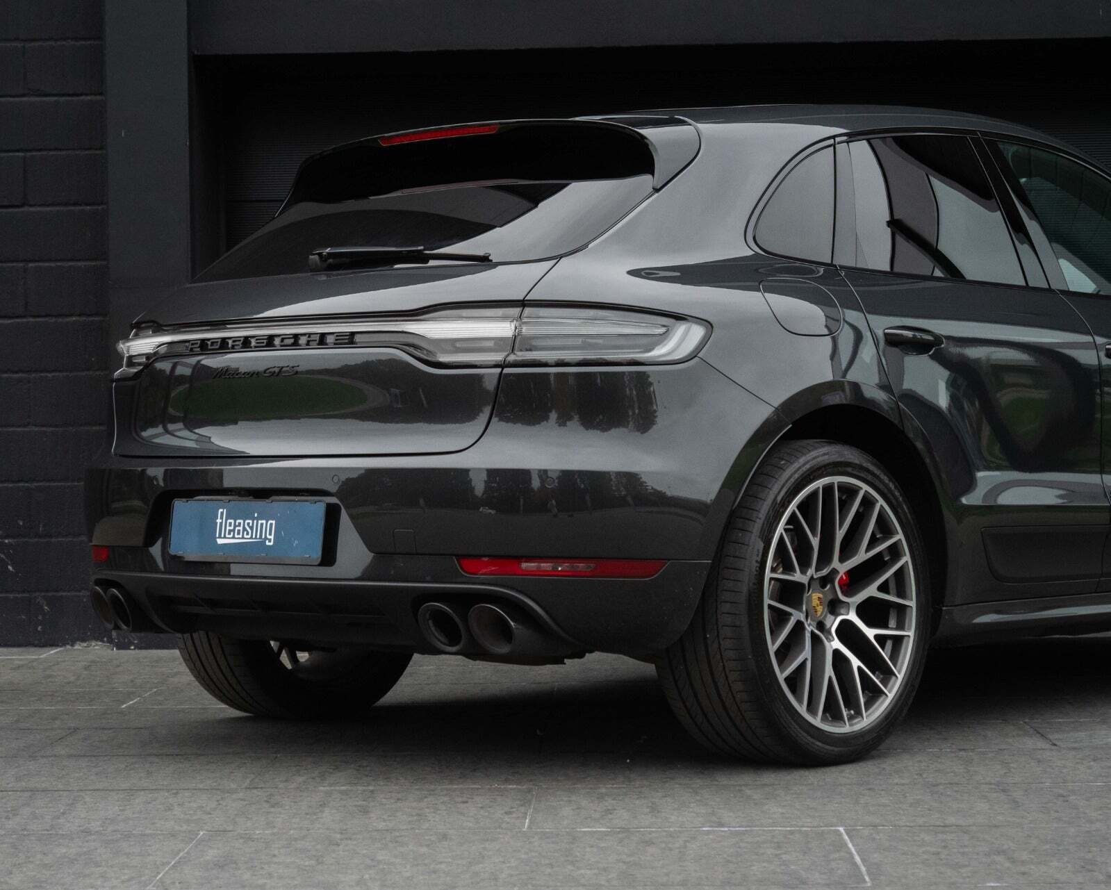 Grå Porsche Macan GTS fra 2020