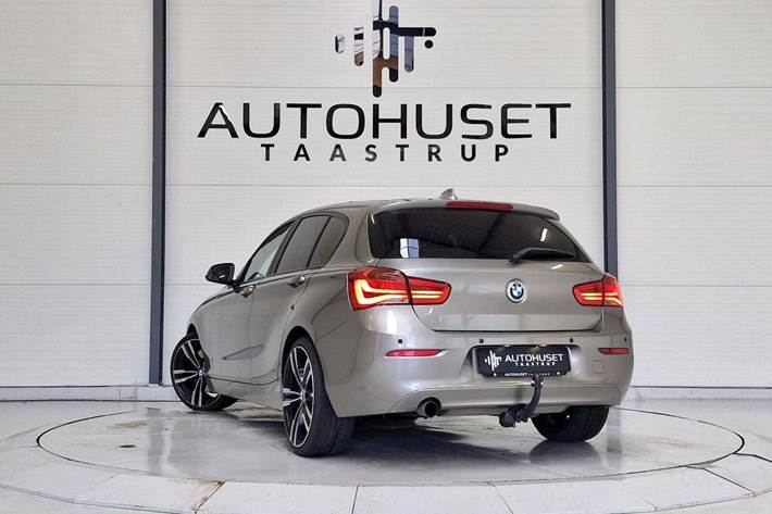 Brun BMW 118i fra 2016