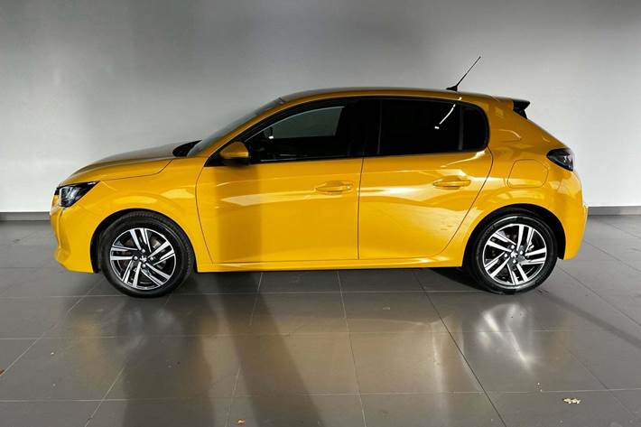 Gul Peugeot 208 fra 2021