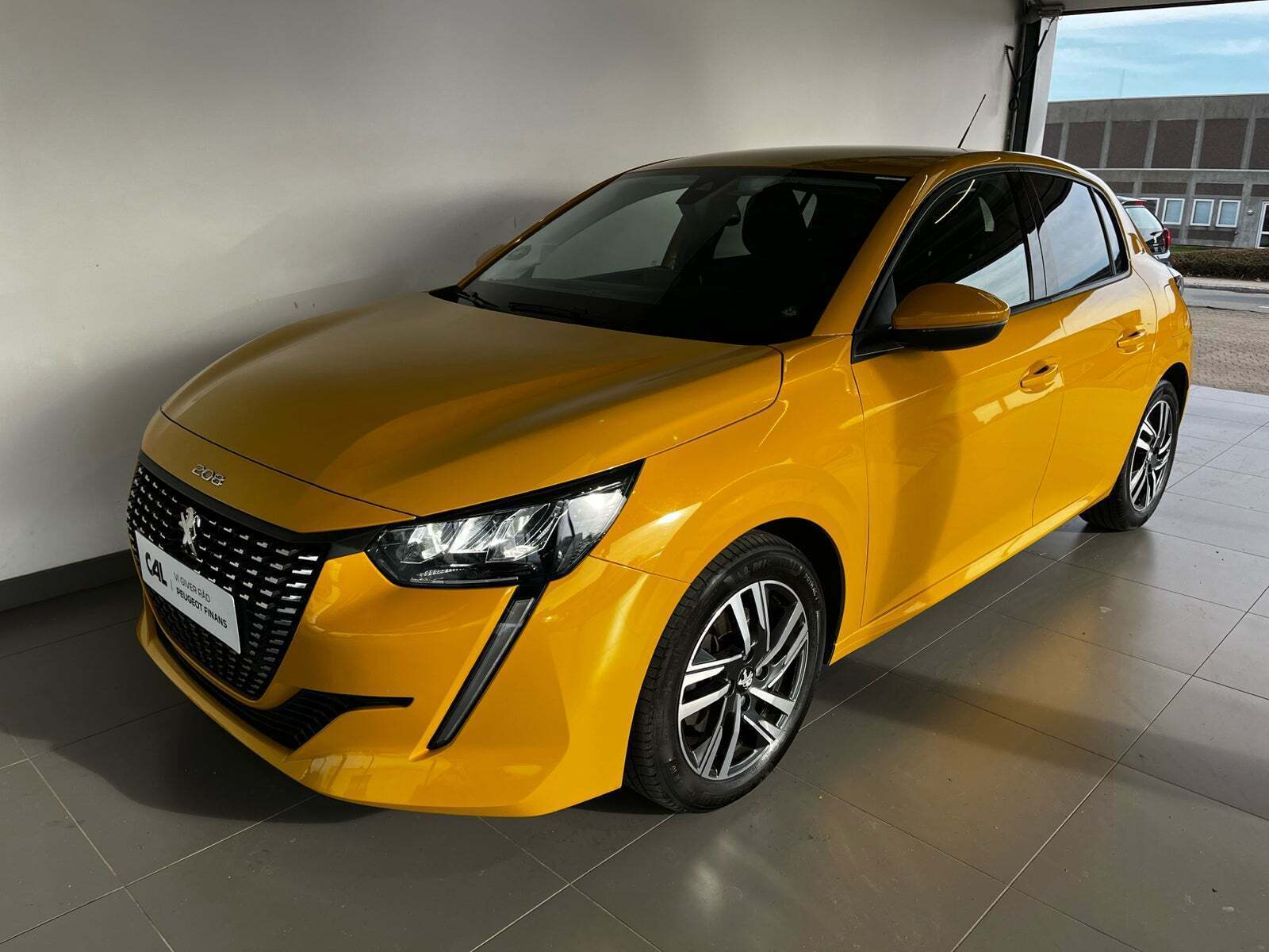 Gul Peugeot 208 fra 2021