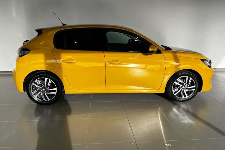 Gul Peugeot 208 fra 2021
