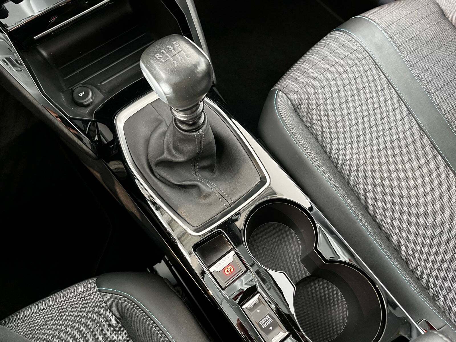 Gul Peugeot 208 fra 2021