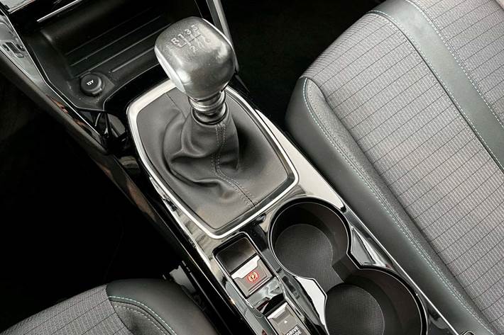 Gul Peugeot 208 fra 2021