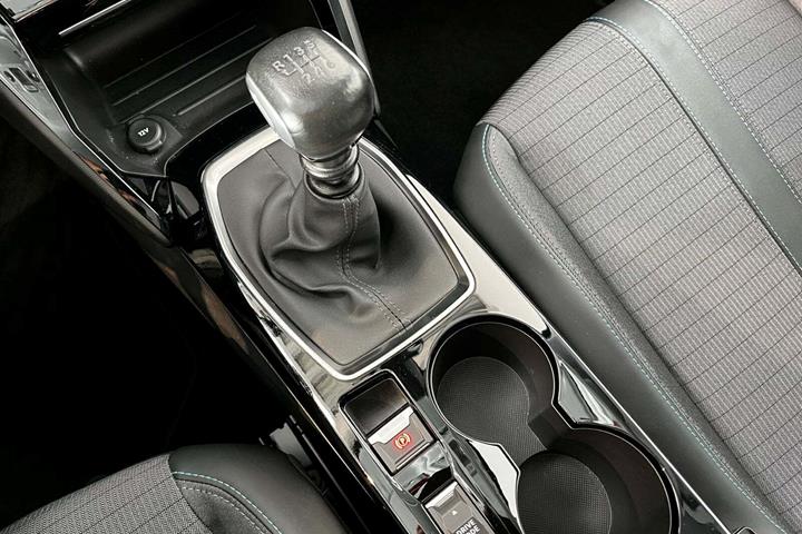 Gul Peugeot 208 fra 2021