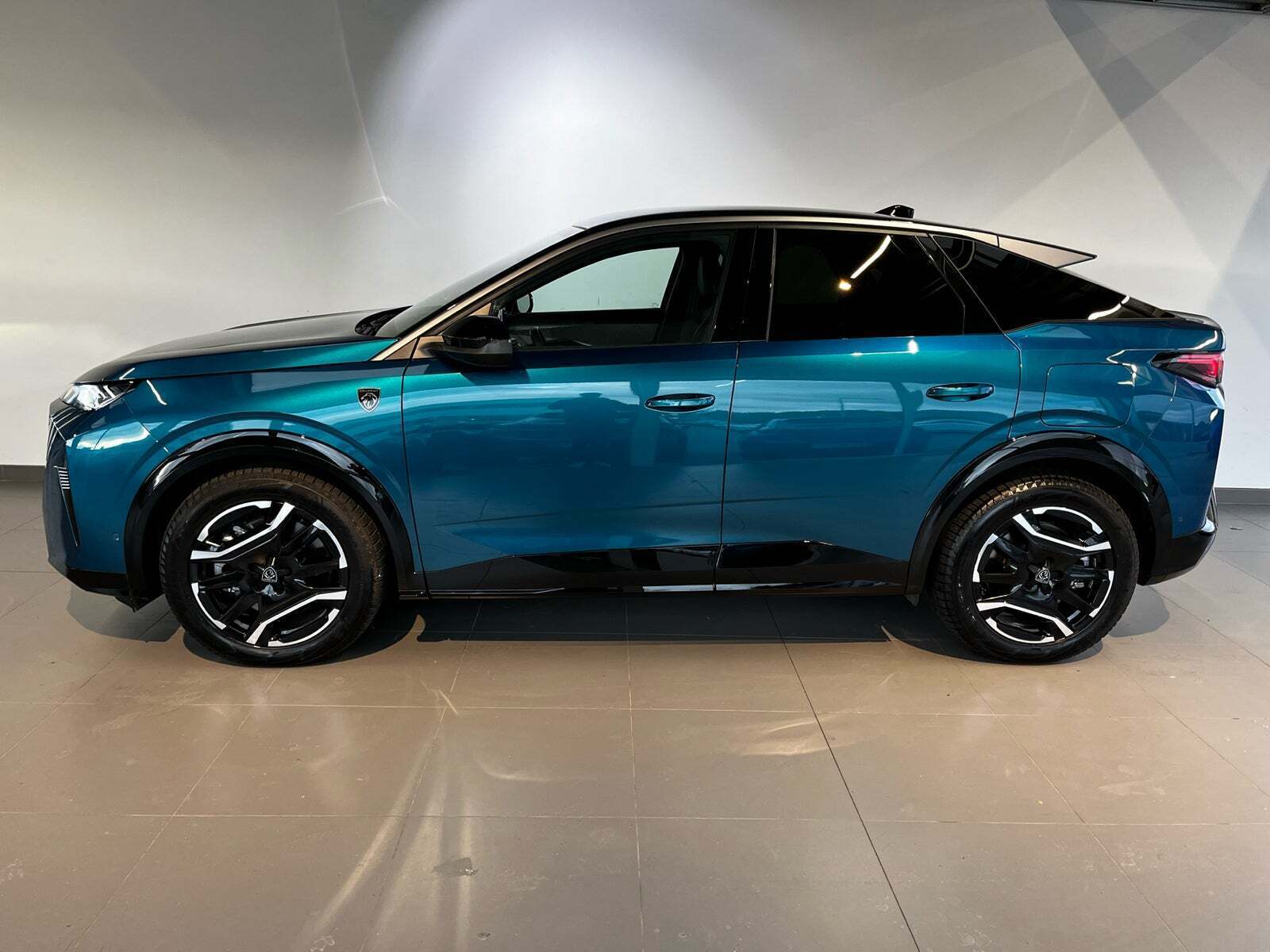 Peugeot e-3008 77 GT Pack