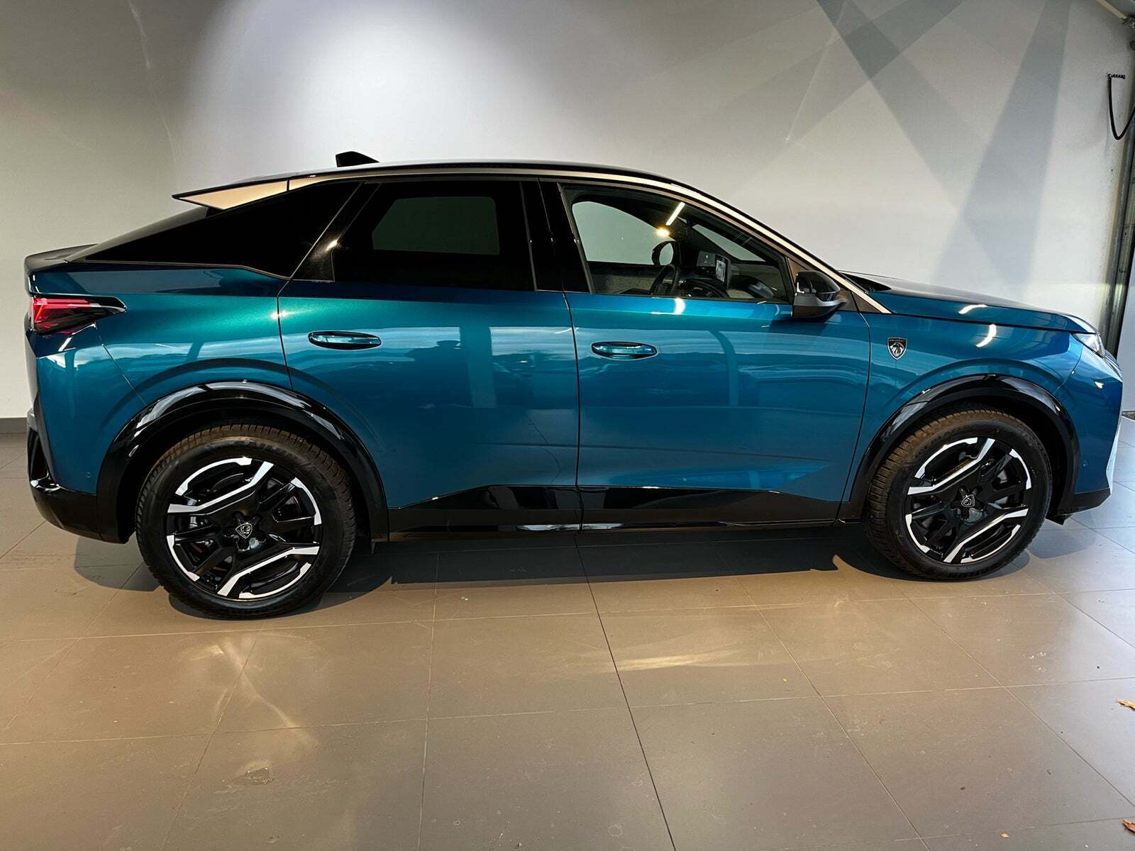 Peugeot e-3008 77 GT Pack