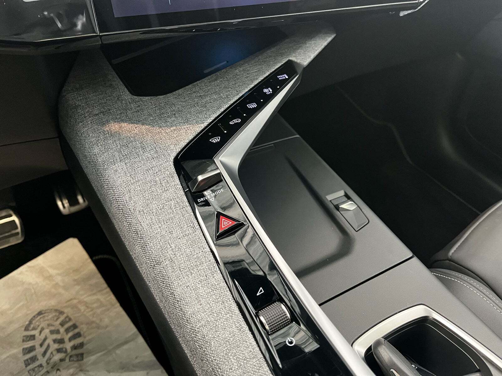 Sort Peugeot e-3008 fra 2024