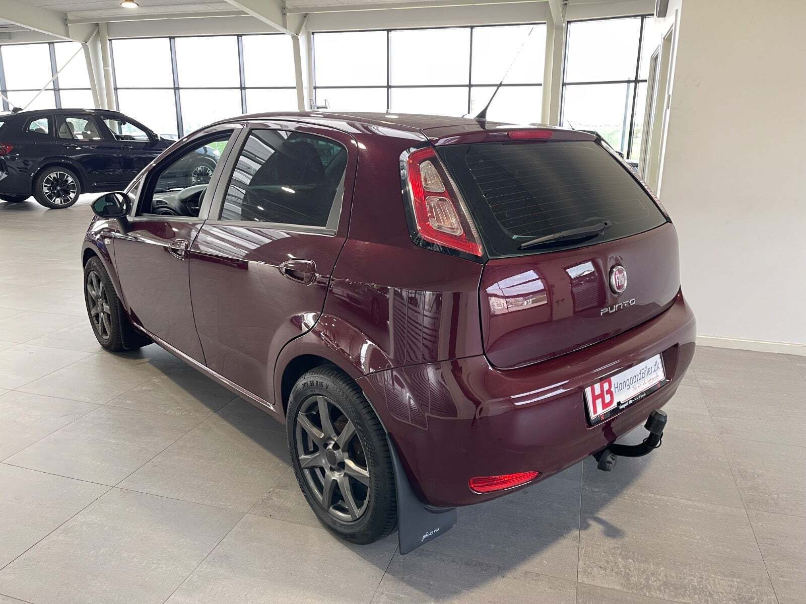 Rød Fiat Punto fra 2013