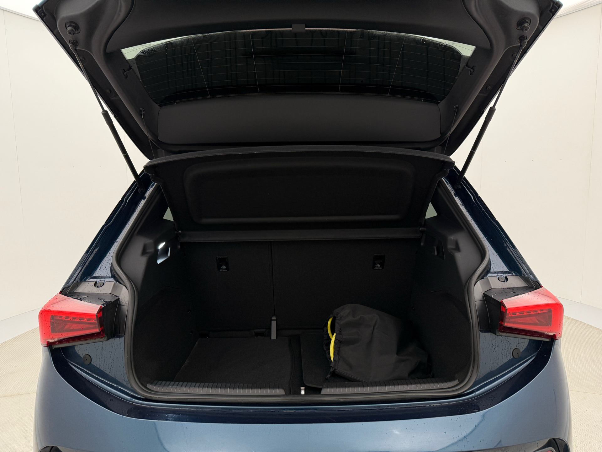 Blå Cupra Born fra 2022