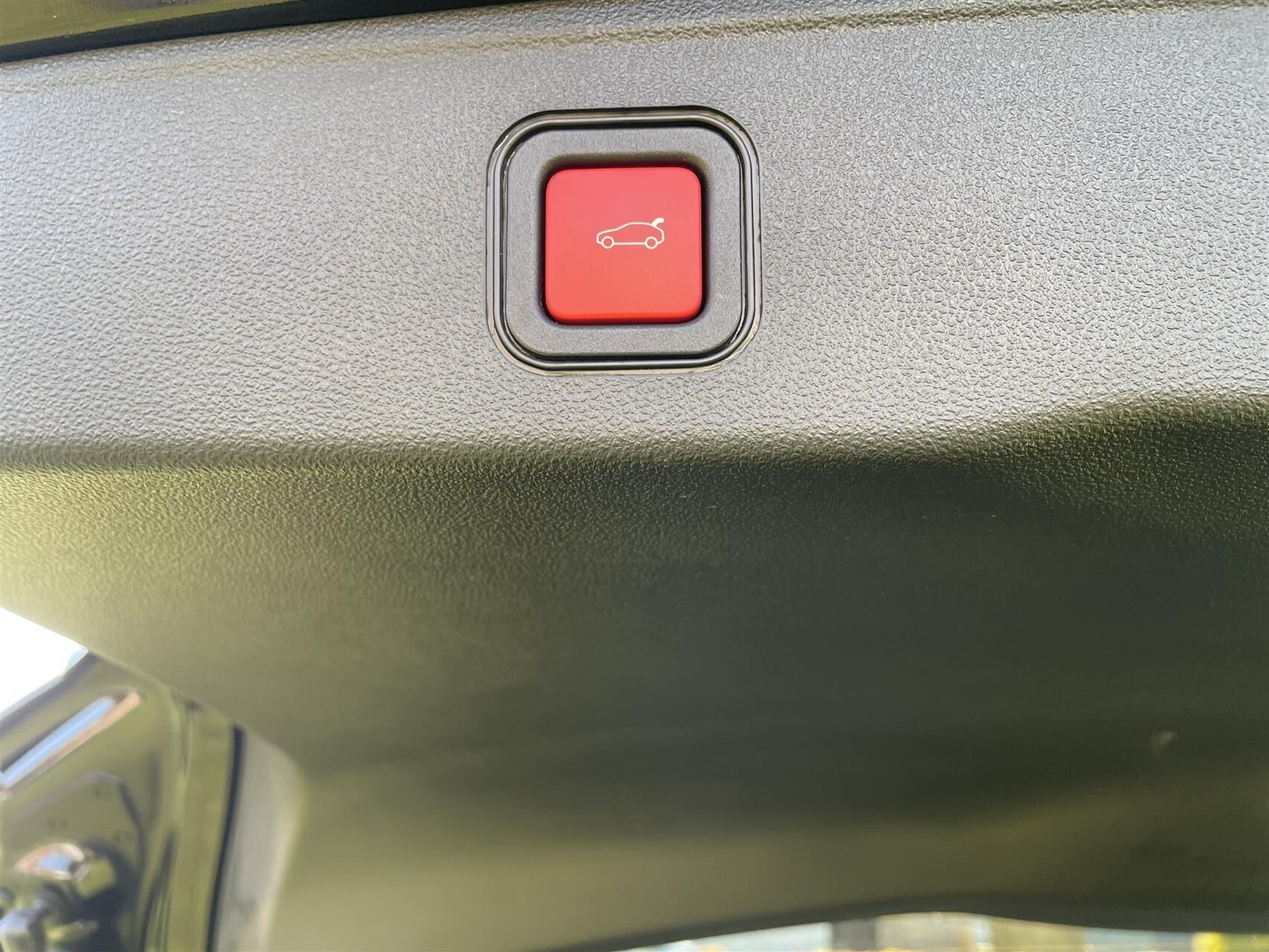 Sort Jeep Avenger fra 2024