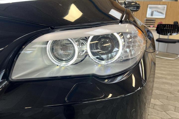Sort BMW M5 fra 2012