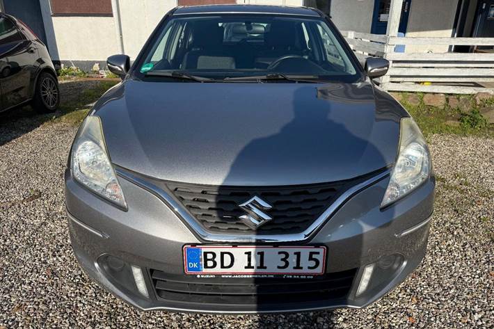 Grå Suzuki Baleno fra 2016