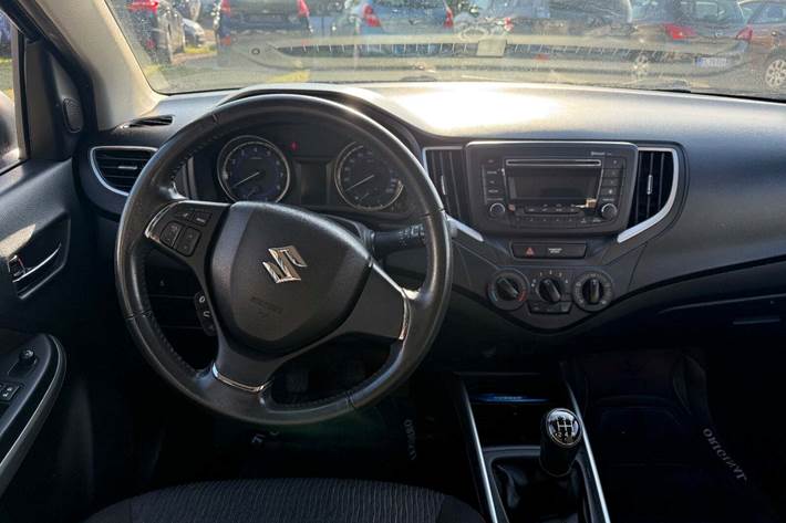 Grå Suzuki Baleno fra 2016