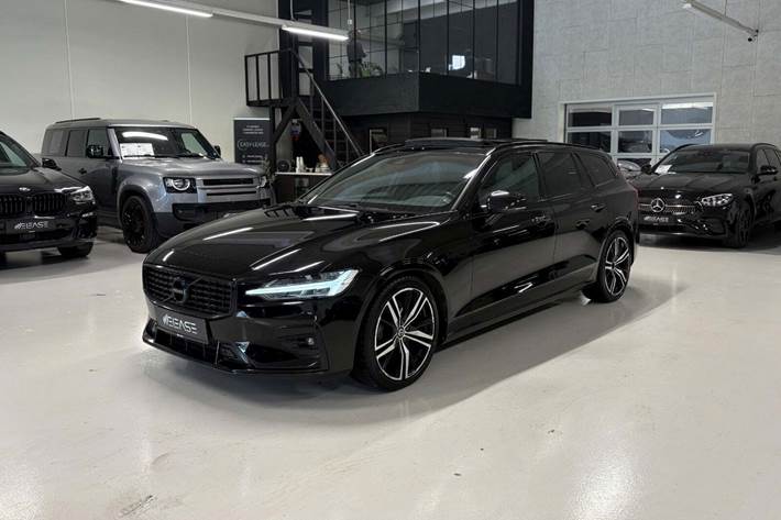 Sort Volvo V60 fra 2020 set udefra