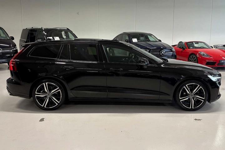 Sort Volvo V60 fra 2020