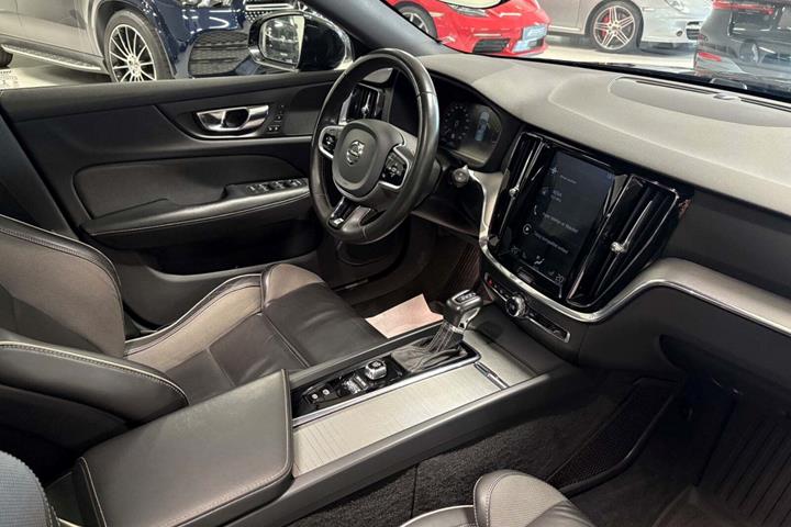 Sort Volvo V60 fra 2020