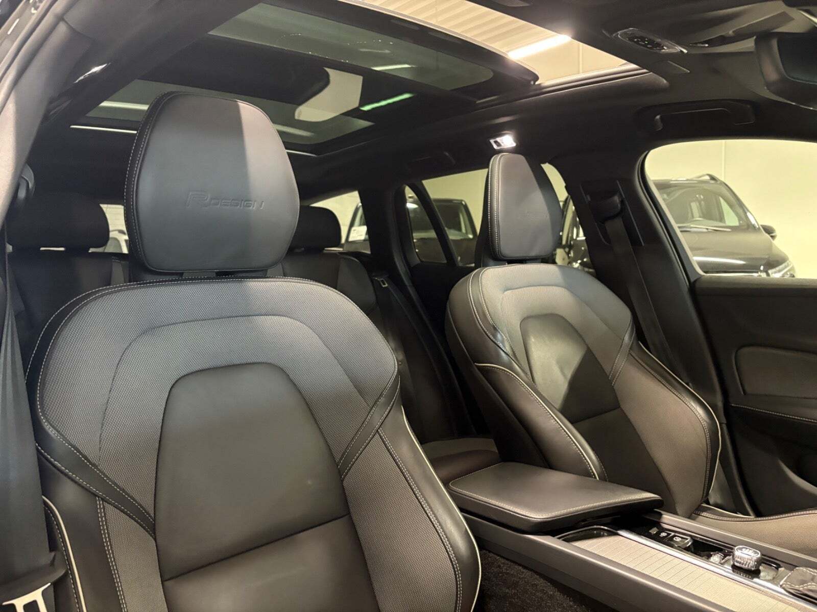 Sort Volvo V60 fra 2020