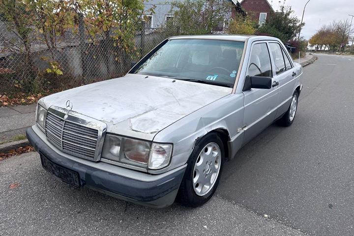 undefined Mercedes 190 E fra 1990 set udefra
