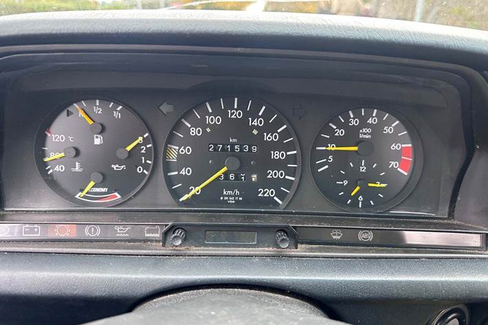 undefined Mercedes 190 E fra 1990
